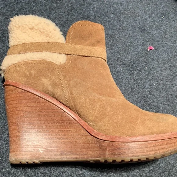 UGG Wedges - Picture 3 of 6
